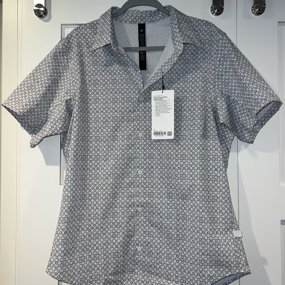Men’s Lululemon Airing Easy Gray Patterned Short Sleeve Shirt